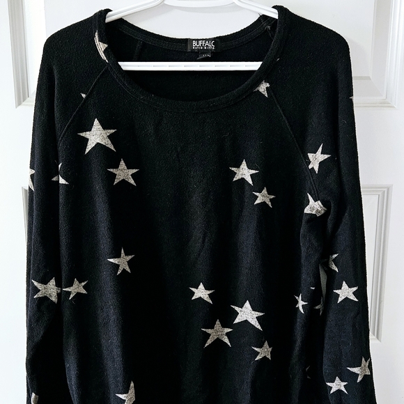 Buffalo black with stars size large stretch long sleeve top - Picture 1 of 4